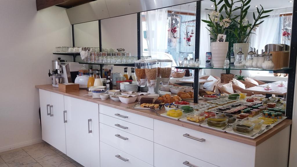 Appartement Gaestehaus U Veronika Incl Fruehstuecksbuffet Und Koenigscard Mit 200 Kostenlosen Attraktionen Unterammergau