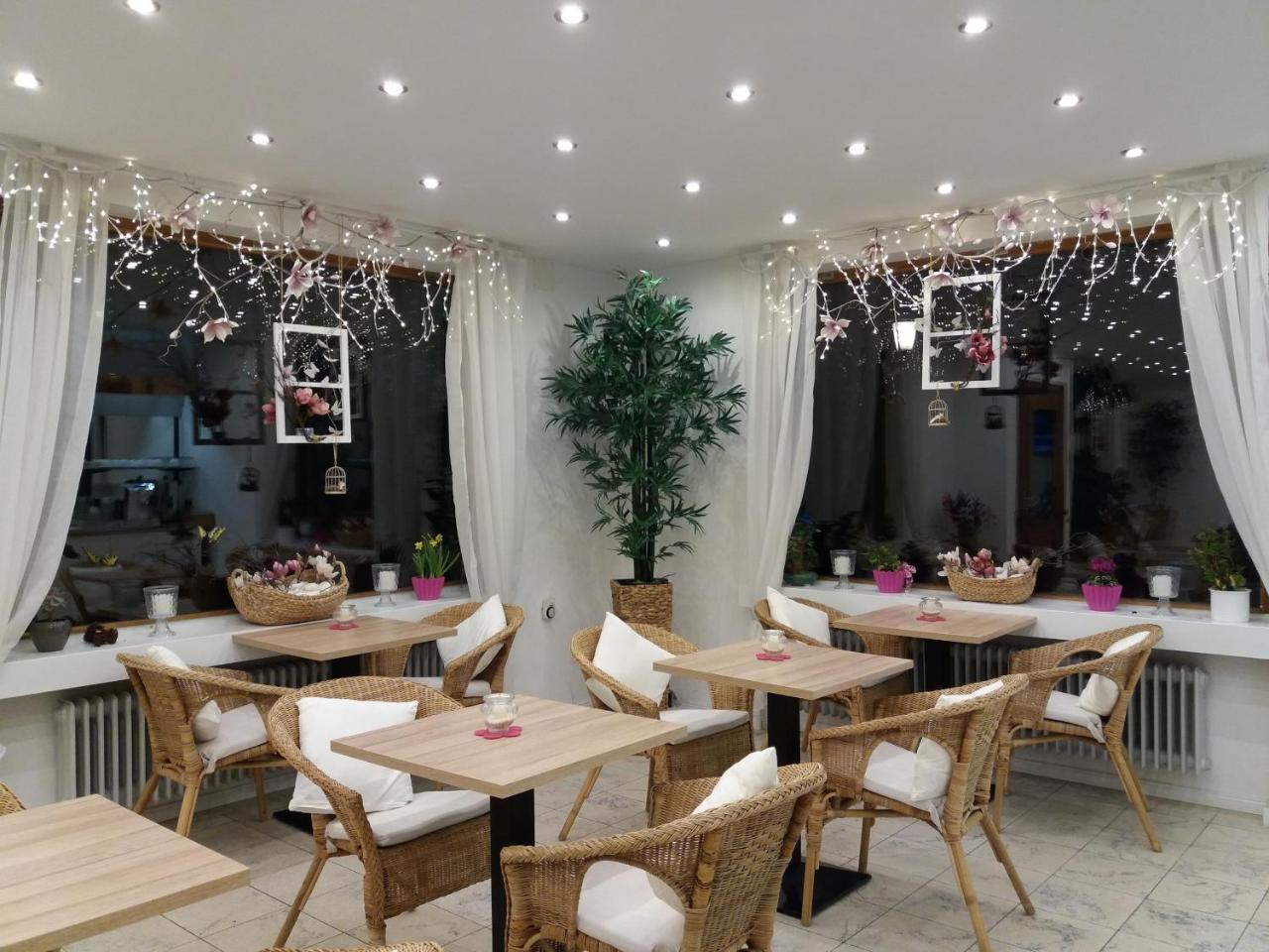 Gaestehaus U Veronika Incl Fruehstuecksbuffet Und Koenigscard Mit 200 Kostenlosen Attraktionen *