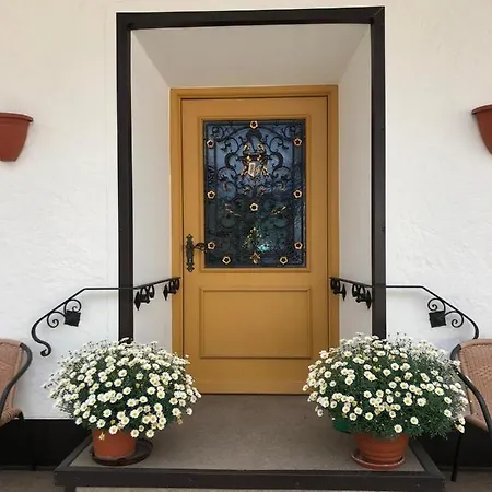 Gaestehaus U Ferienwohnungen Veronika Incl Fruehstuecksbuffet Und Koenigscard Mit 200 Kostenlosen Attraktionen Unterammergau Buitenkant foto