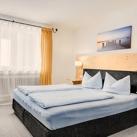 Gaestehaus U Ferienwohnungen Veronika Incl Fruehstuecksbuffet Und Koenigscard Mit 200 Kostenlosen Attraktionen Unterammergau Buitenkant foto