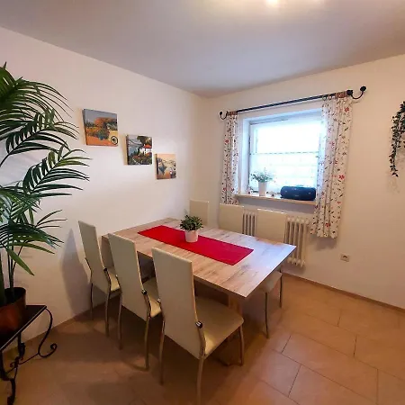 Gaestehaus U Ferienwohnungen Veronika Incl Fruehstuecksbuffet Und Koenigscard Mit 200 Kostenlosen Attraktionen Unterammergau Buitenkant foto