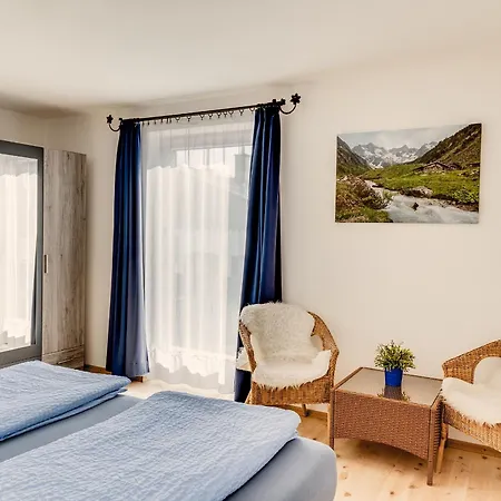 Gaestehaus U Ferienwohnungen Veronika Incl Fruehstuecksbuffet Und Koenigscard Mit 200 Kostenlosen Attraktionen Unterammergau Buitenkant foto
