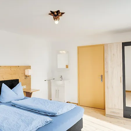 Gaestehaus U Ferienwohnungen Veronika Incl Fruehstuecksbuffet Und Koenigscard Mit 200 Kostenlosen Attraktionen Unterammergau Buitenkant foto