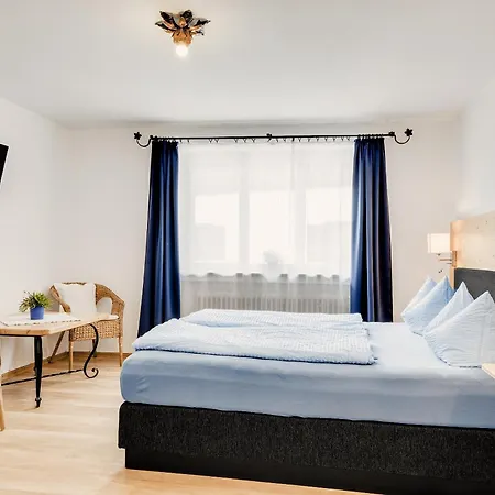 Gaestehaus U Ferienwohnungen Veronika Incl Fruehstuecksbuffet Und Koenigscard Mit 200 Kostenlosen Attraktionen Unterammergau Buitenkant foto