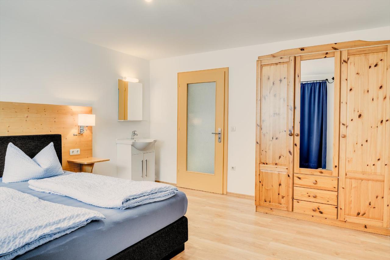 Gastehaus Veronika: Breakfast Buffet & Königscard Attractions Included Apartment