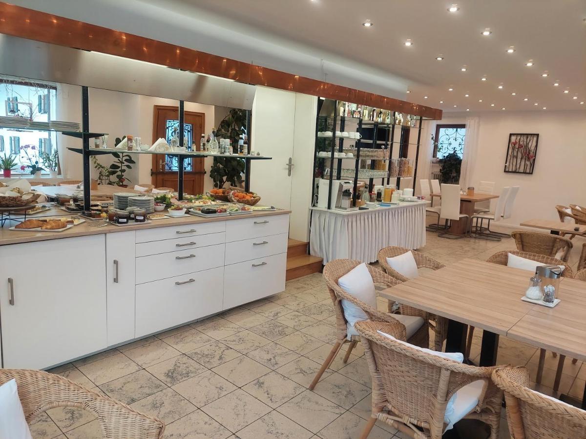 Gastehaus Veronika: Breakfast Buffet & Königscard Attractions Included Apartment Unterammergau