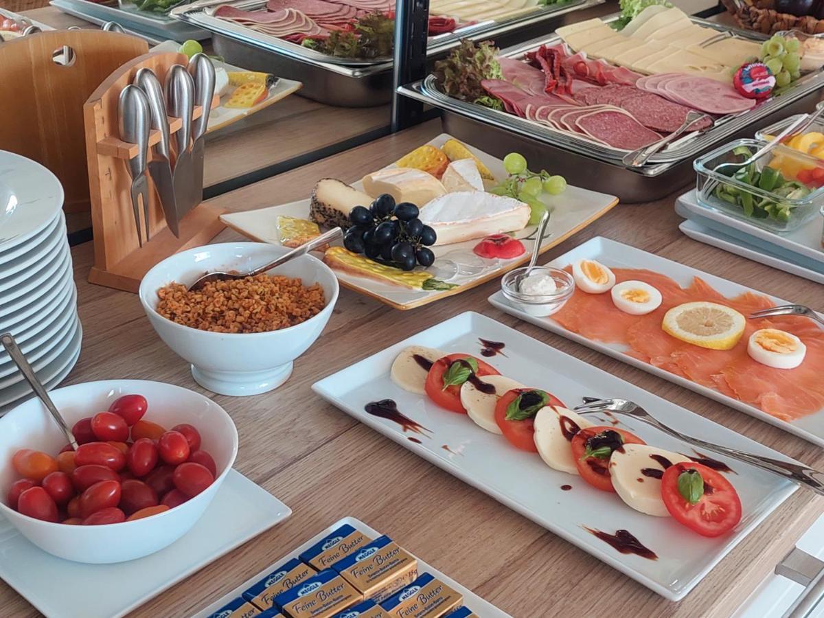 Apartment Gastehaus Veronika: Breakfast Buffet & Königscard Attractions Included Unterammergau