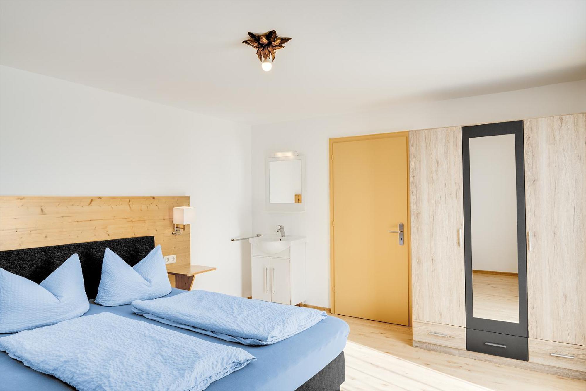 Gastehaus Veronika: Breakfast Buffet & Königscard Attractions Included * Unterammergau