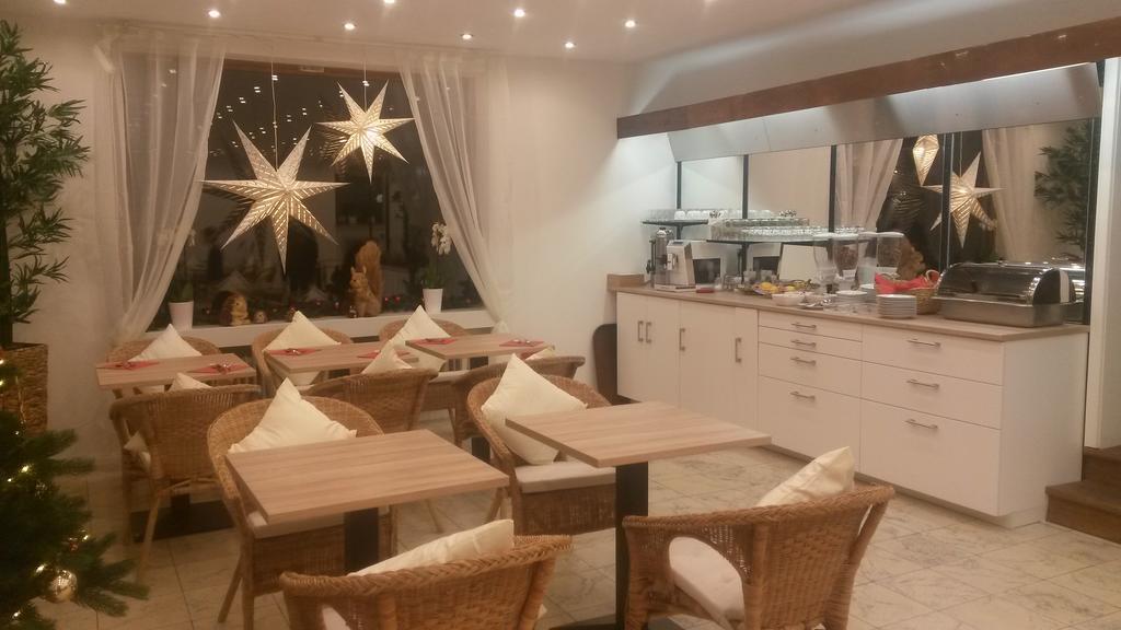 Apartment Gastehaus Veronika: Breakfast Buffet & Königscard Attractions Included Unterammergau